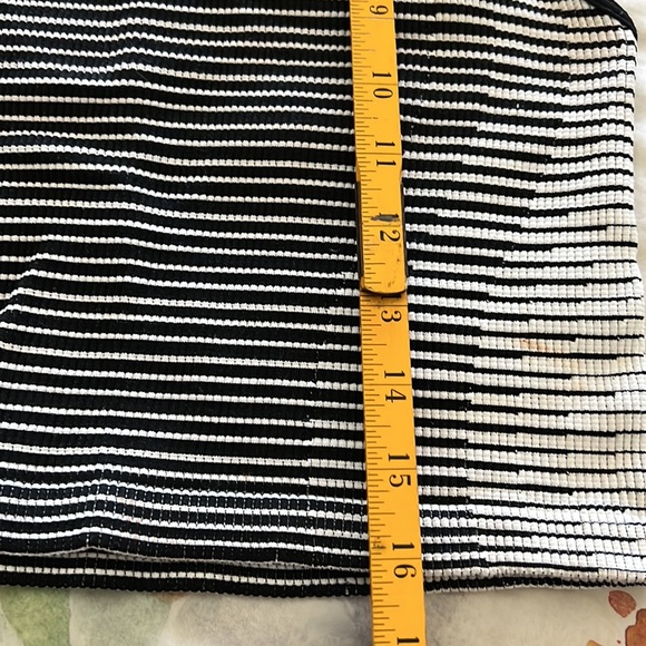 BCBGeneration Bodycon Abstract Seamless Set - Picture 14 of 16